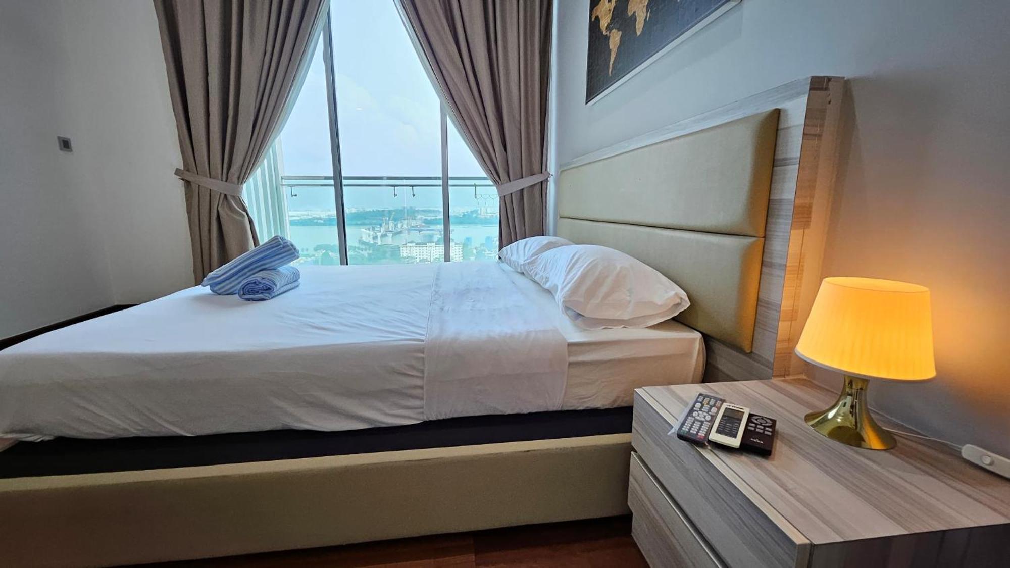 Paragon Suites Studios With Private Jacuzzi Near Ciq Rts ยะโฮร์บาห์รู ภายนอก รูปภาพ
