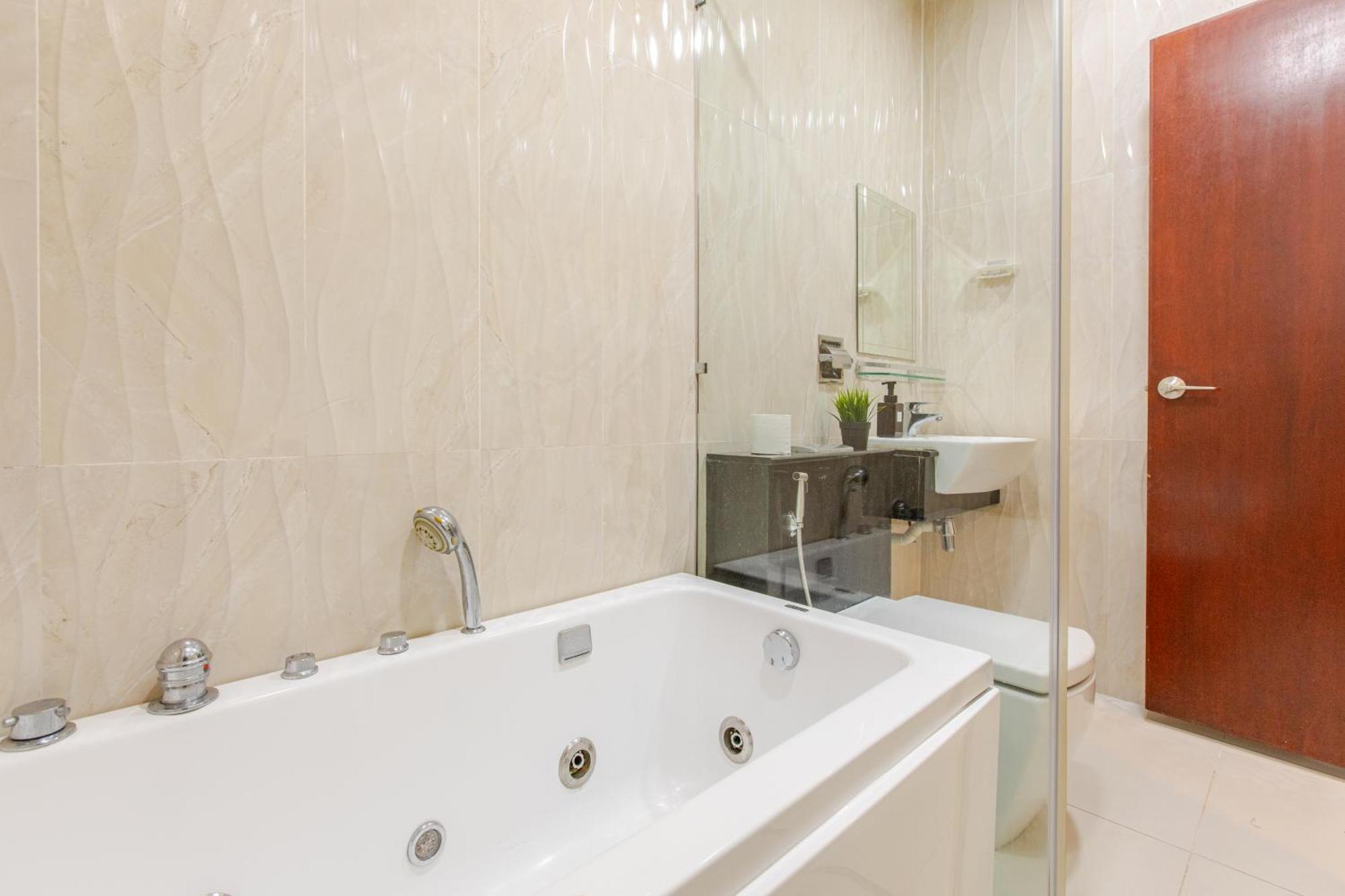 Paragon Suites Studios With Private Jacuzzi Near Ciq Rts ยะโฮร์บาห์รู ภายนอก รูปภาพ